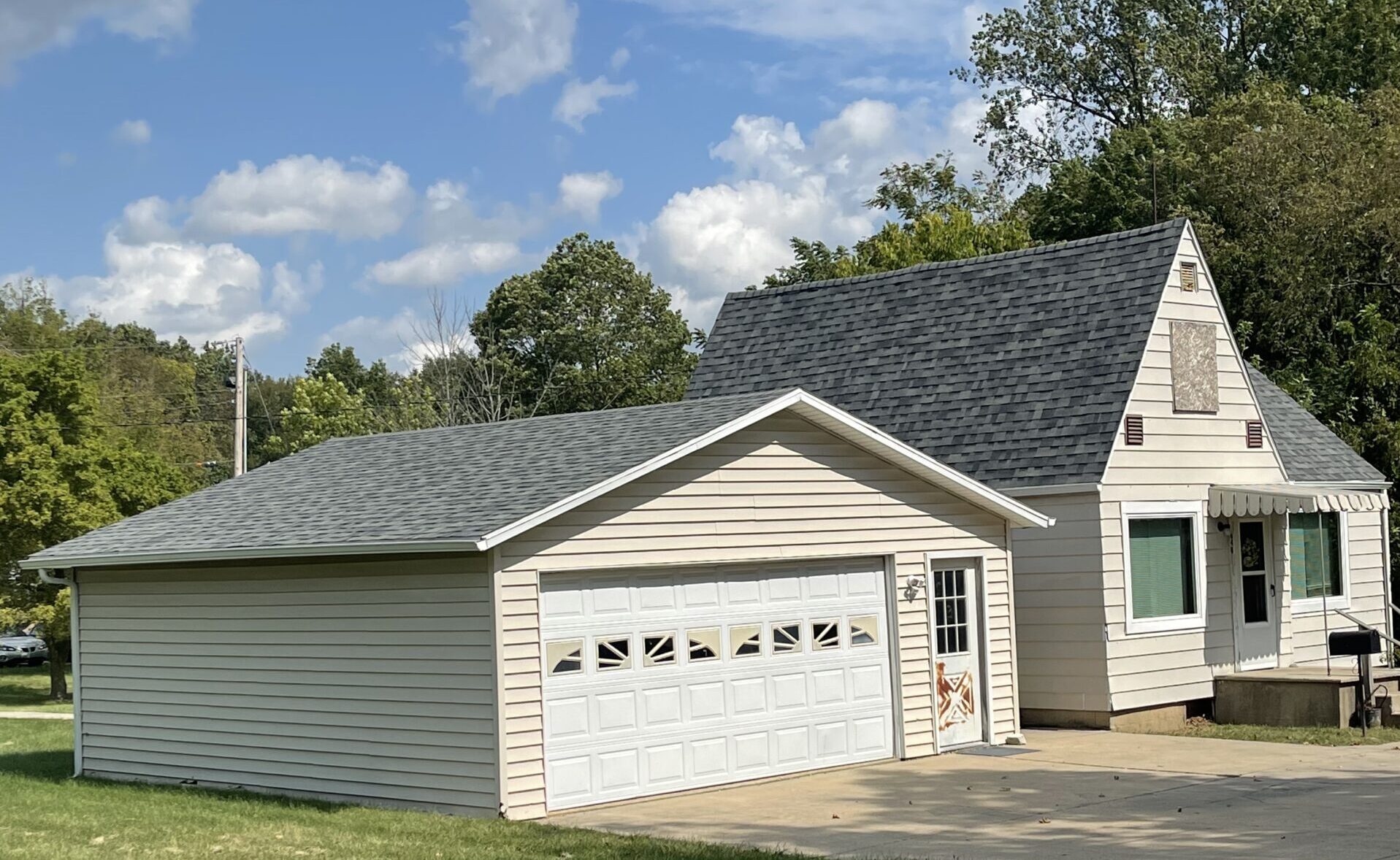 grey asphalt shingle roof on a beige house